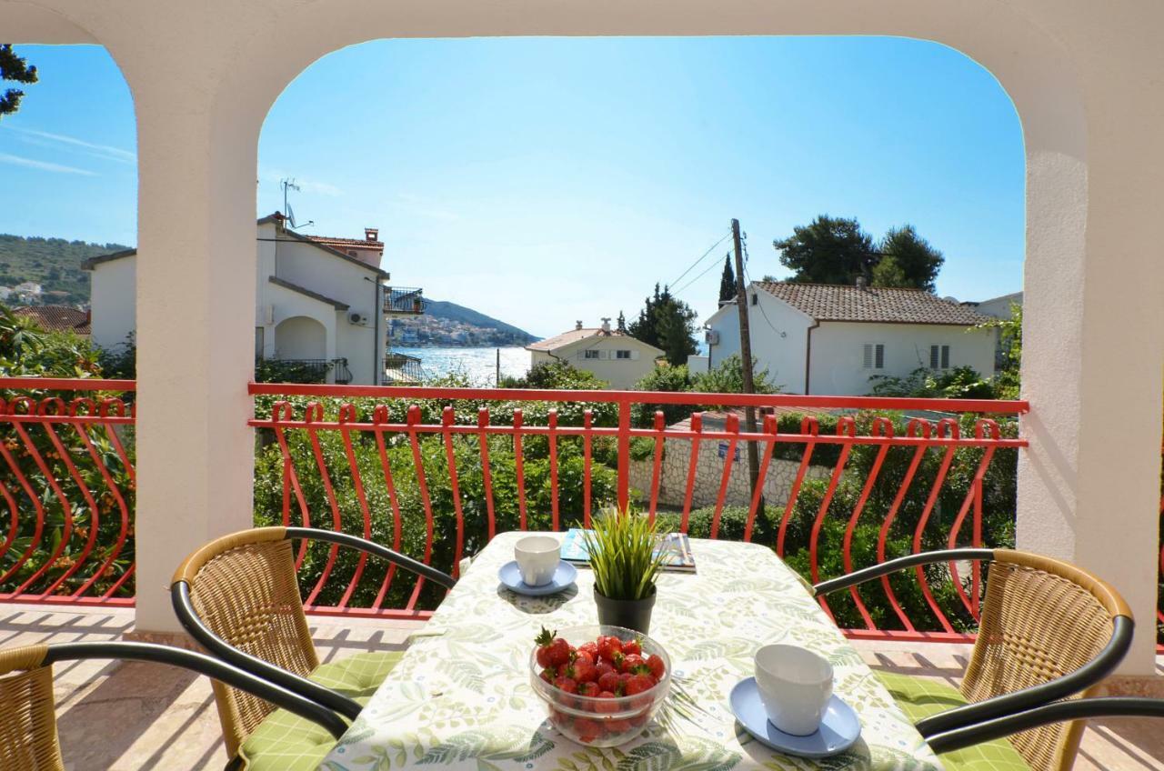 Apartment House Juretic - 50 M From The Beach Трогир Экстерьер фото